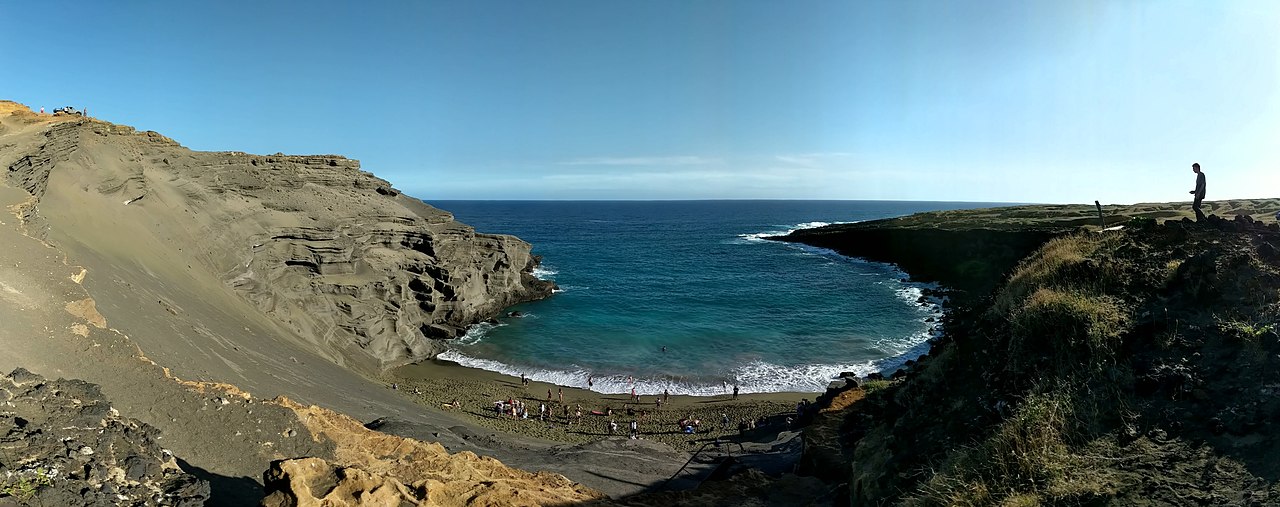 1280px Panorama of Papakolea green sand beach in Hawaii