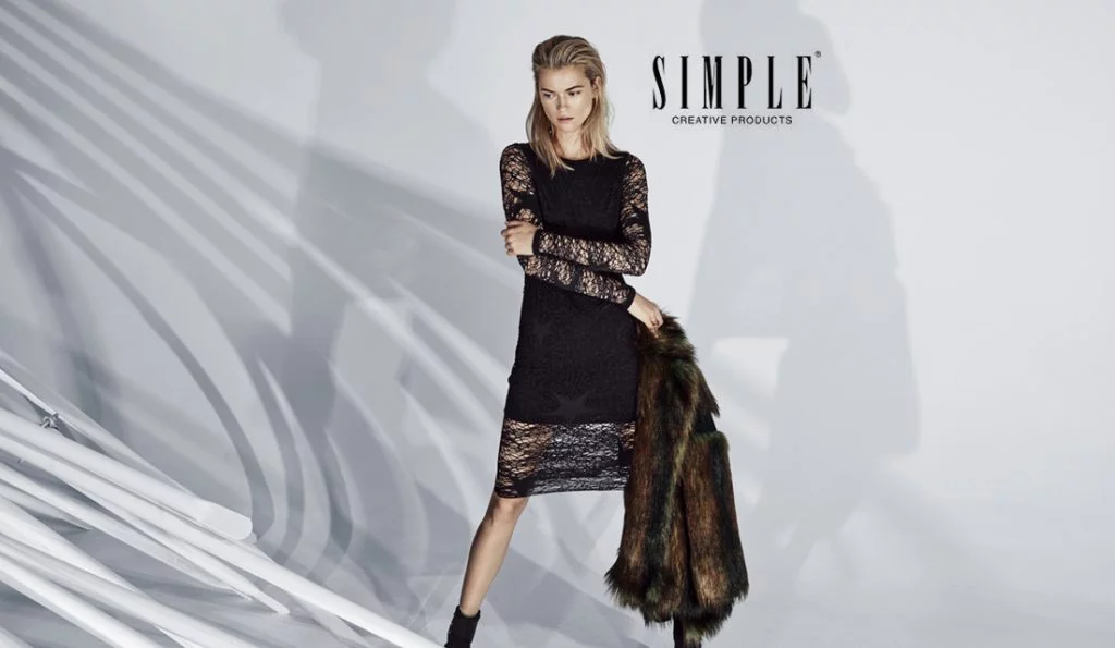 Kasia Struss jako Lady Galaxy w kampanii promującej futurystyczną kolekcję Simple CP