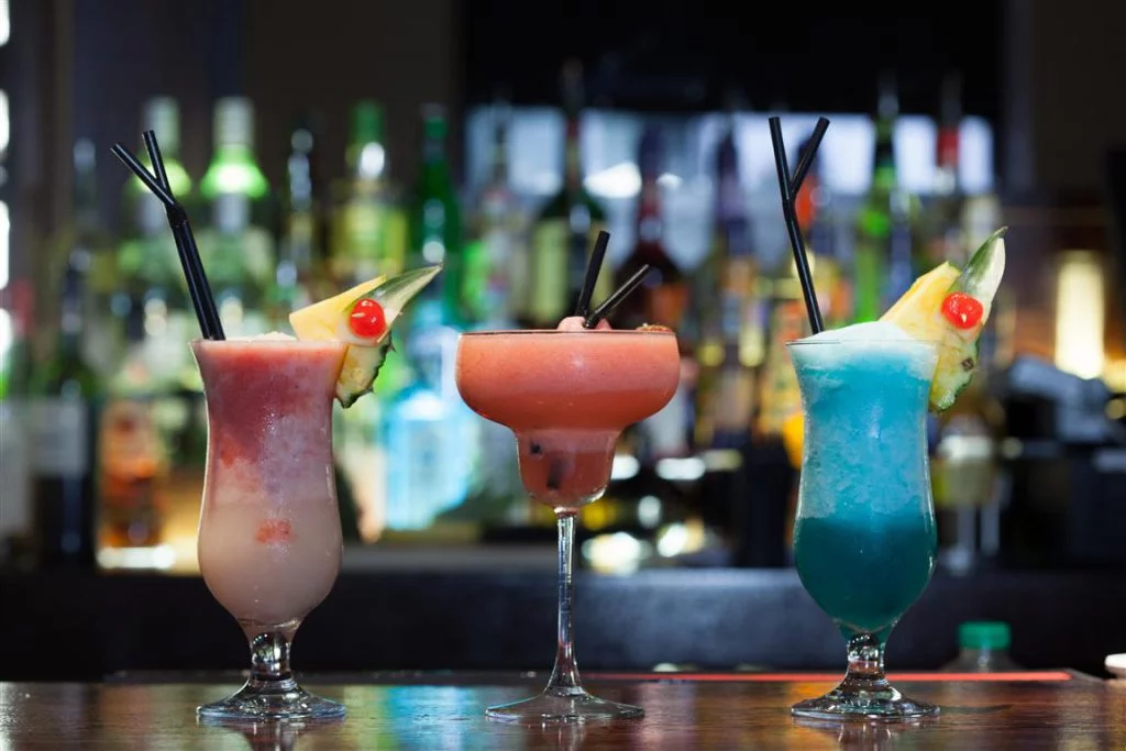 4 przepisy na owocowe drinki z wódką