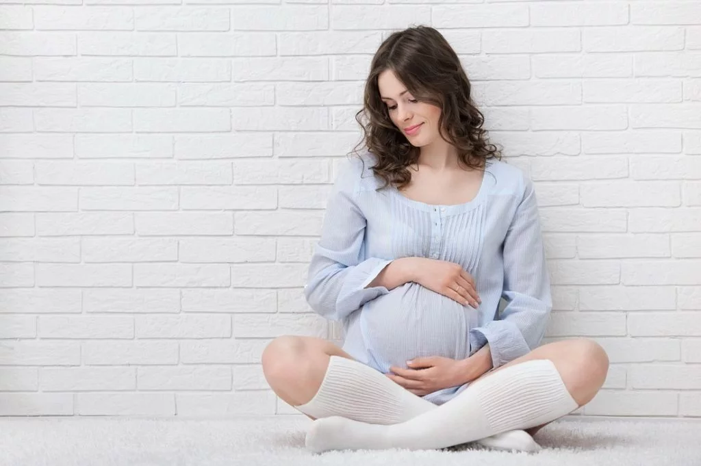 Ciąża i… zwolnienie z obowiązku świadczenia pracy?