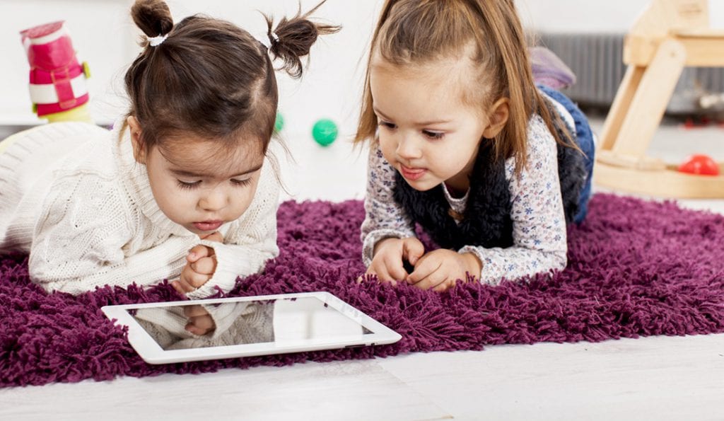 Dziecko w mobilnym świecie – szczęście czy nieszczęście dla rodzica?