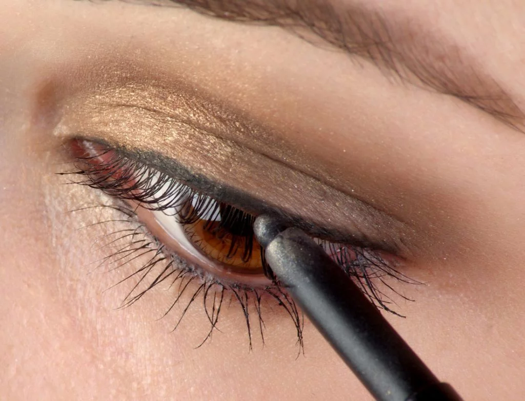 Eyeliner - co powinnaś o nim wiedzieć [poradnik + ranking]