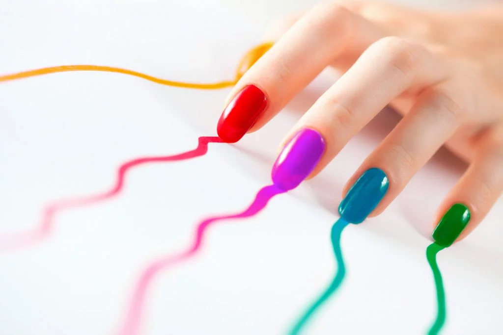 Manicure hybrydowy – jeden z nowszych trendów w stylizacji paznokci