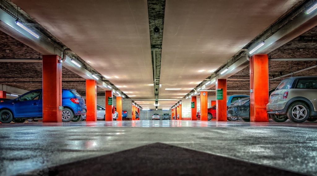 Parkingi przy lotnisku w Krakowie – komfort dla zmotoryzowanych