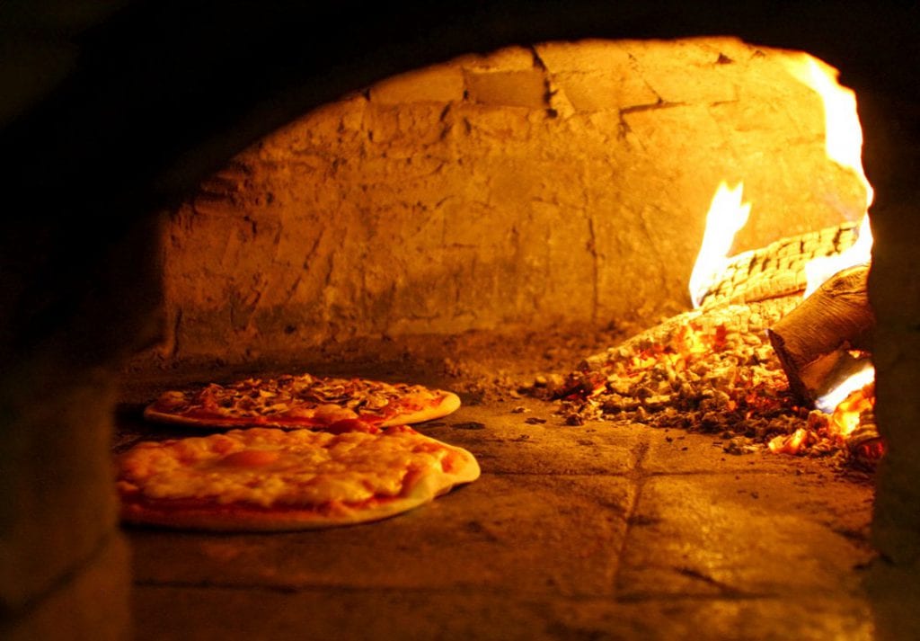 Pizza we włoskim stylu - ogrodowe piece do pizzy