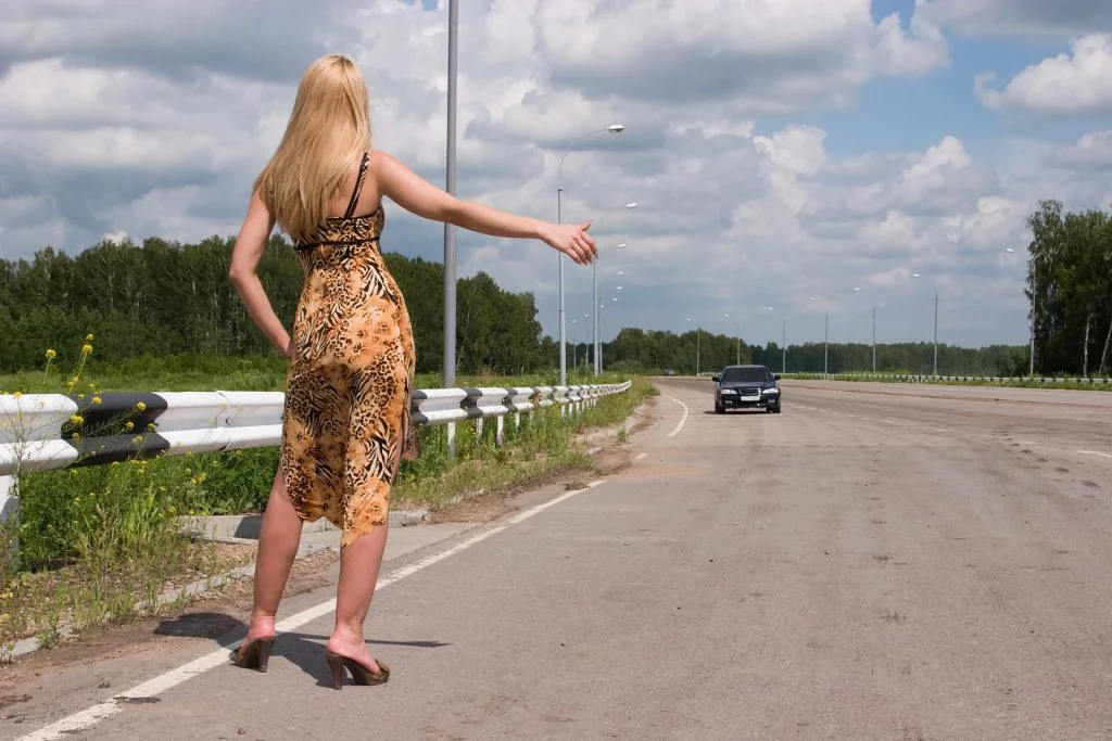 Autostop – czym jest, skąd się wziął, jak działa