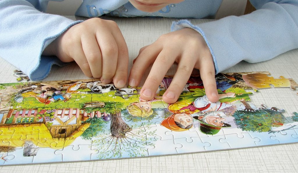 Dlaczego warto kupić dziecku puzzle?