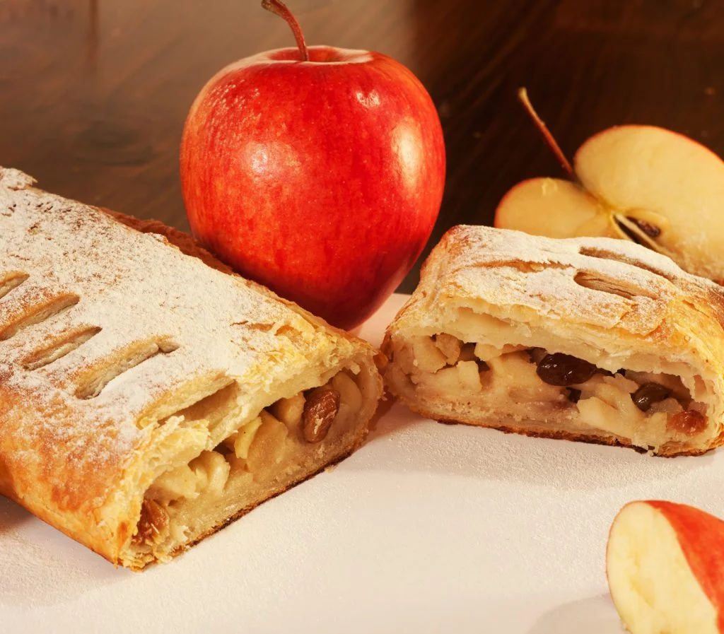 Strudel z jabłkami oraz z białym serem
