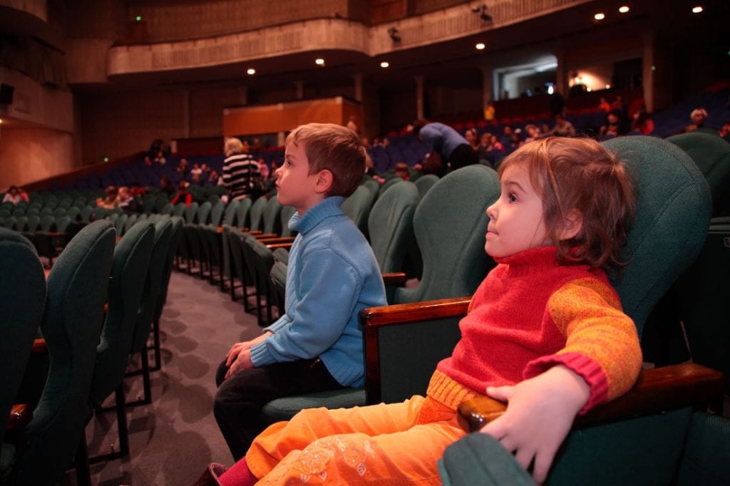 Z dzieckiem do kina czy do teatru?