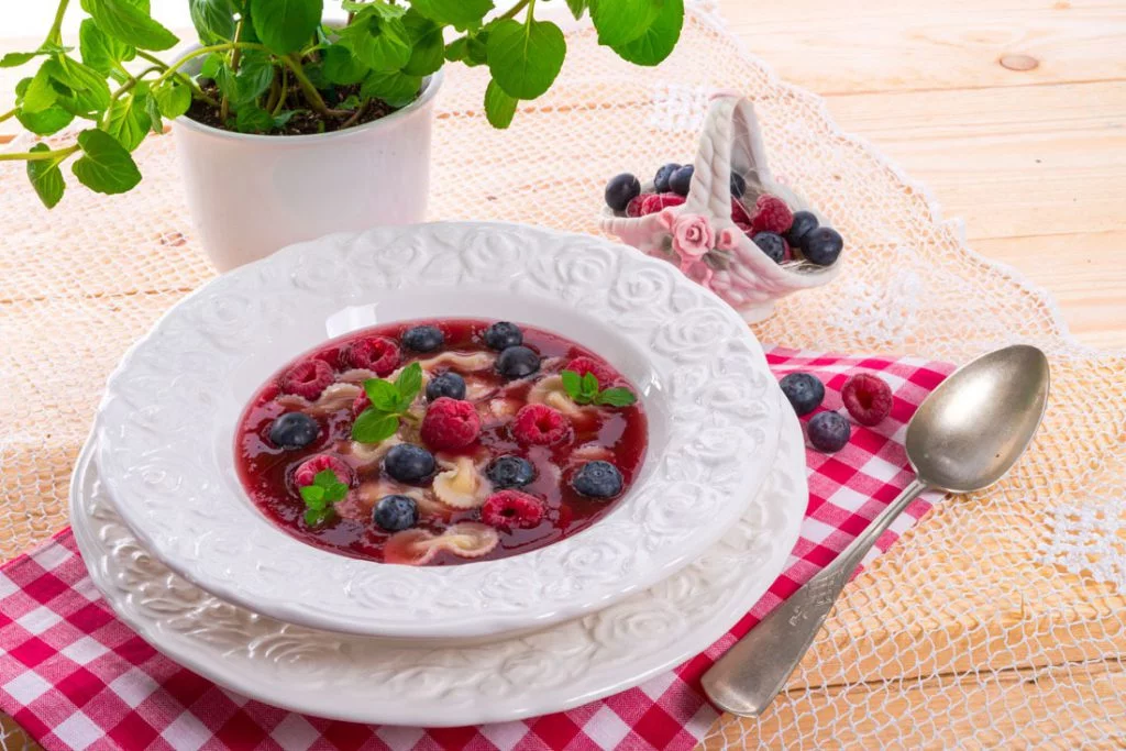 Zupa owocowa z wiśni, porzeczek i malin