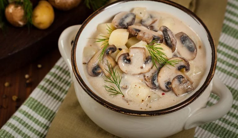 Zupa ziemniaczana z pieczarkami