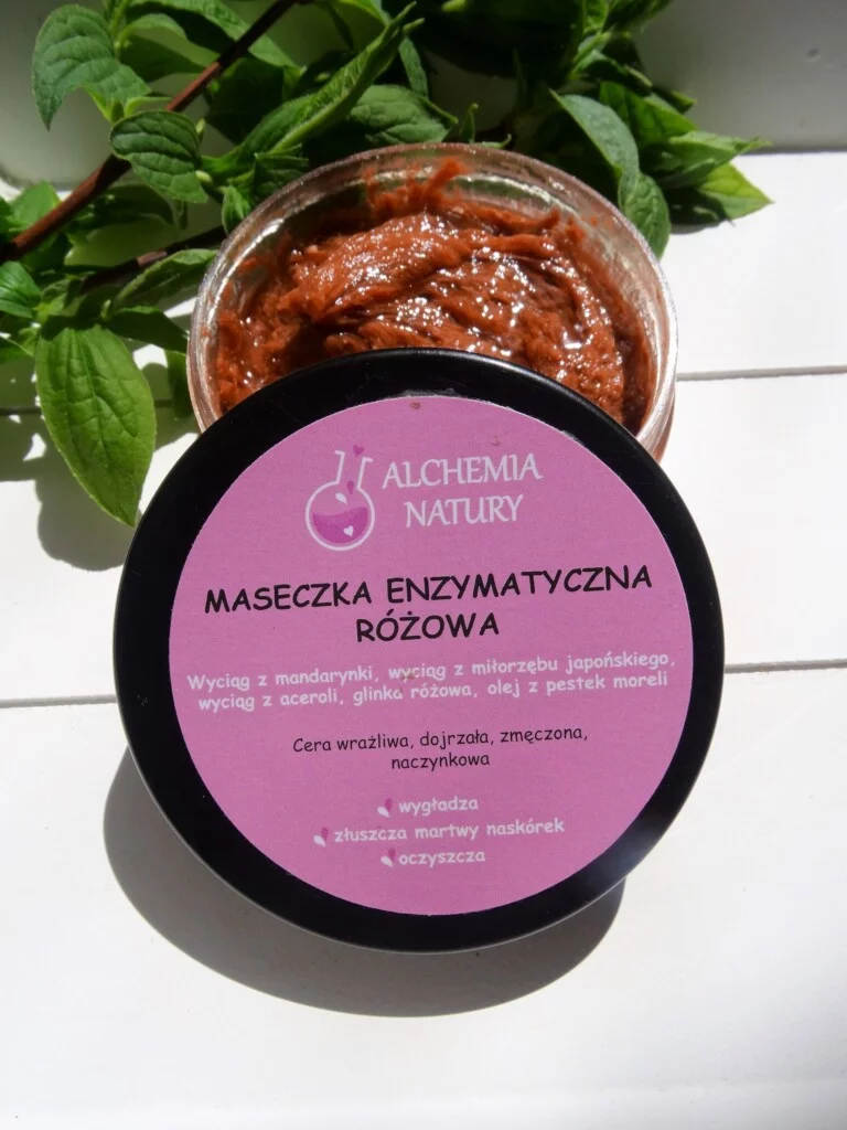 Dlaczego powinnaś używać maseczki enzymatycznej do twarzy?