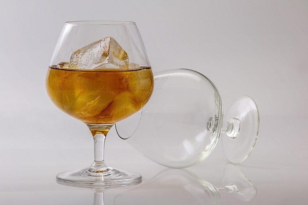Ostre zatrucie alkoholowe, jak przy nim postępować?