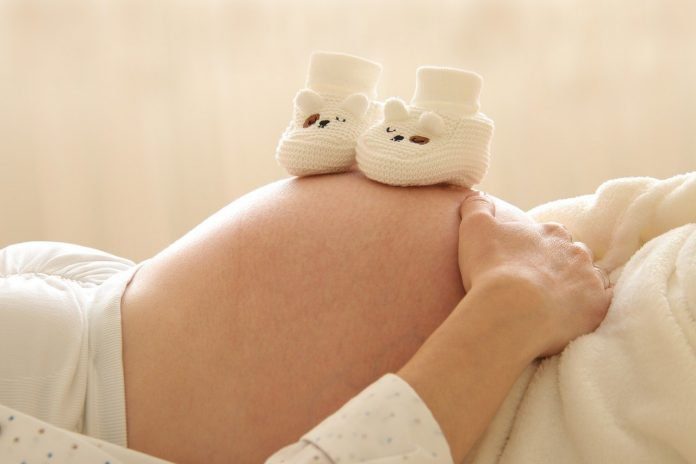 Wysiłkowe nietrzymanie moczu po porodzie – najczęstsze przyczyny i postępowanie