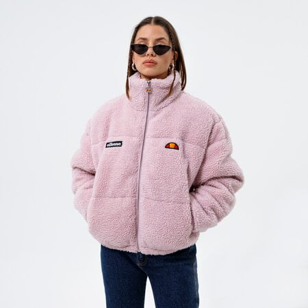 Co będzie modne zimą 2022? 5 streetwearowych rzeczy must have w Twojej szafie!