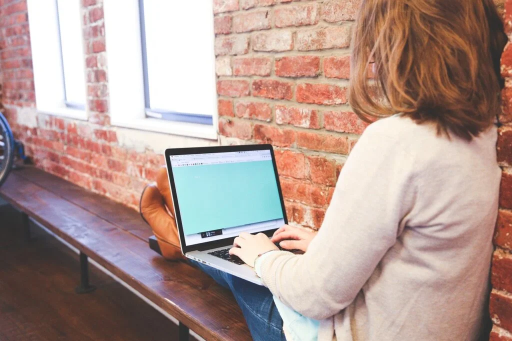 Drogeria internetowa – dlaczego warto w niej kupować?