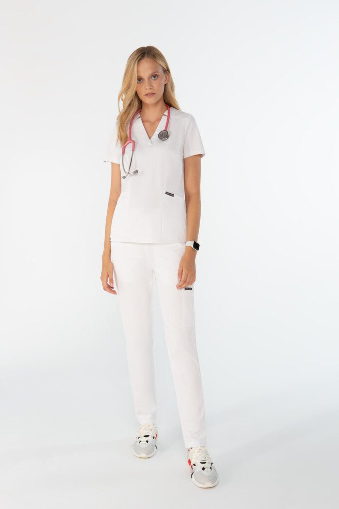 Nowoczesne bluzy medyczne damskie – wyraź swój styl!