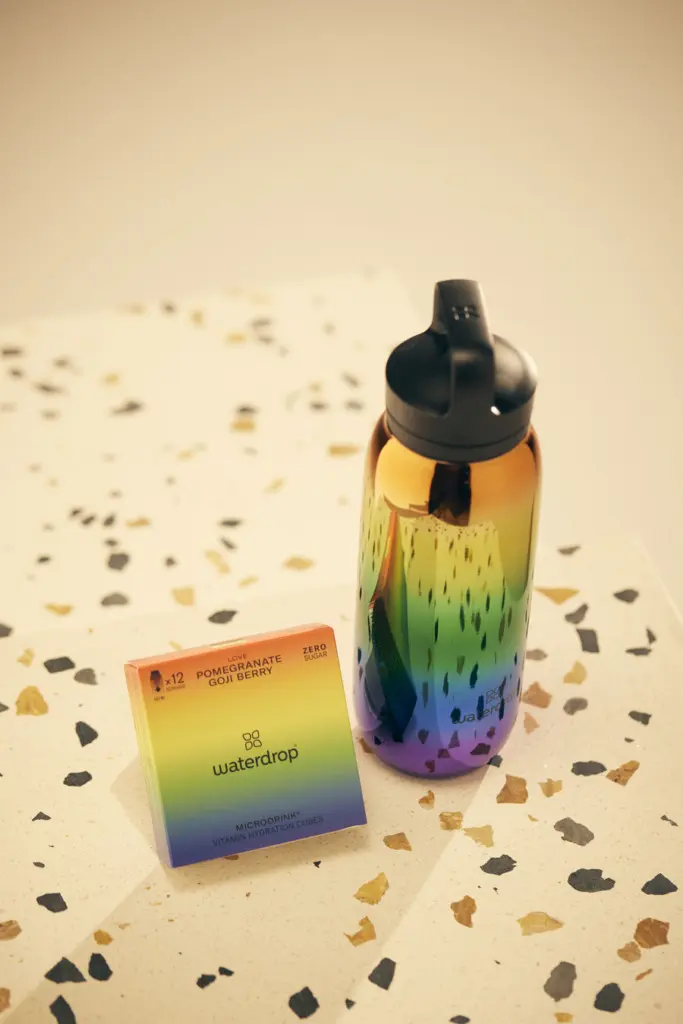 Butelki Rainbow od Waterdrop oraz Conchity Wurst