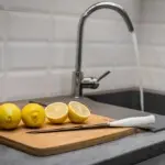 Jednokomorowy zlew granitowy z niewielkim ociekaczem