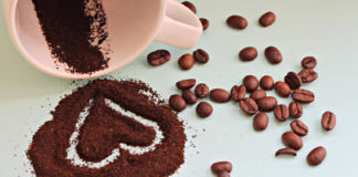 Kofeinowy zastrzyk energii dla ciała – jak działa kawa na skórę?