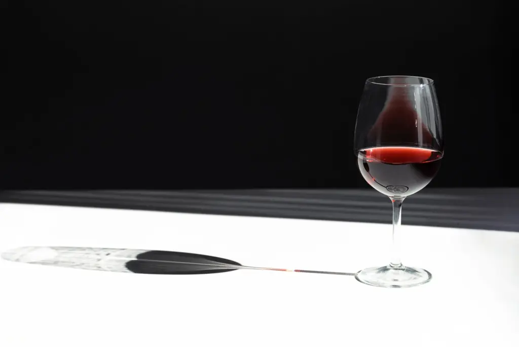 Wytrawne wino bezalkoholowe – dlaczego to idealny trunek na różne okazje? Poznaj jego zalety