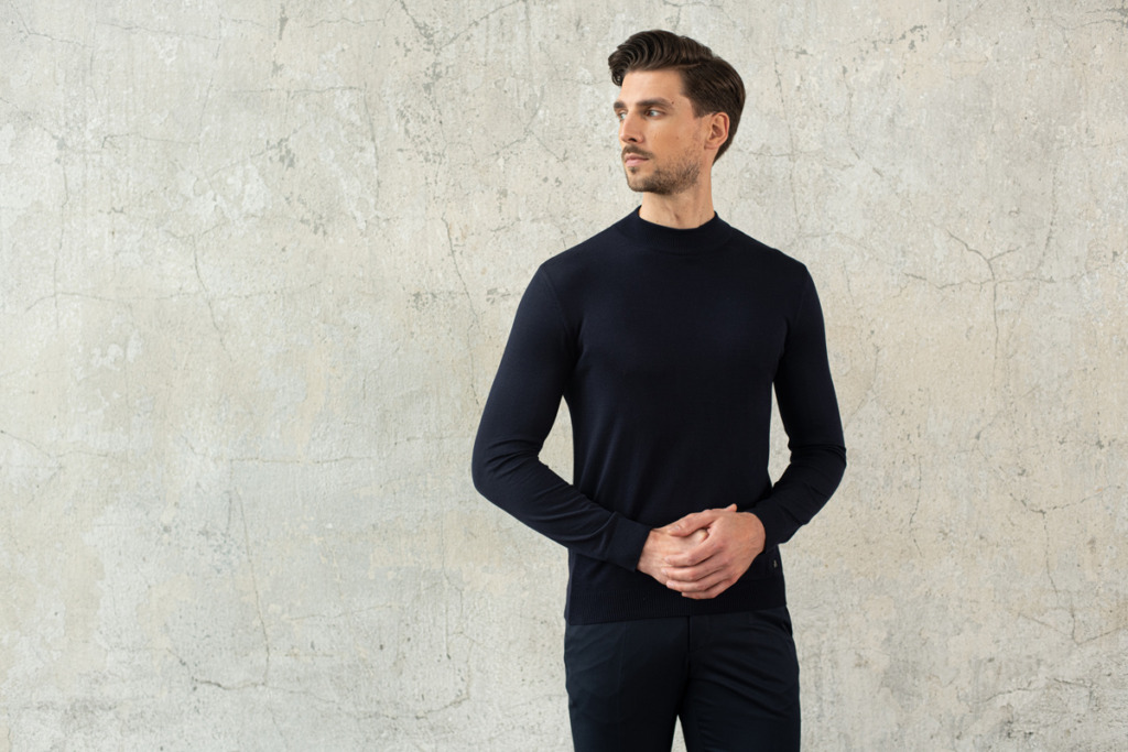 5 ponadczasowych fasonów swetrów męskich – sprawdź, czy masz je w swojej garderobie!