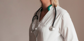 Odkryj ekskluzywną odzież medyczną- połączenie stylu i funkcjonalności dla profesjonalistów ochrony zdrowia