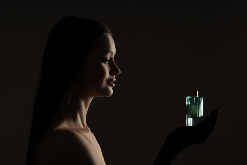 Zmysłowa magia perfum: jak nuty zapachowe wpływają na nasze emocje i nastrój?
