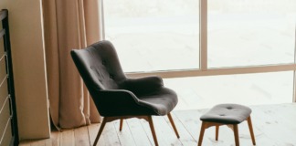Z jakiego materiału kupić krzesła, by były praktyczne i wygodne?