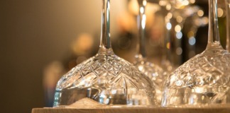 Eleganckie szklanki do drinków - jak podawać alkohol?