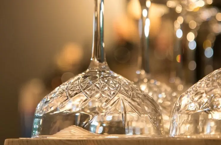 Eleganckie szklanki do drinków - jak podawać alkohol?