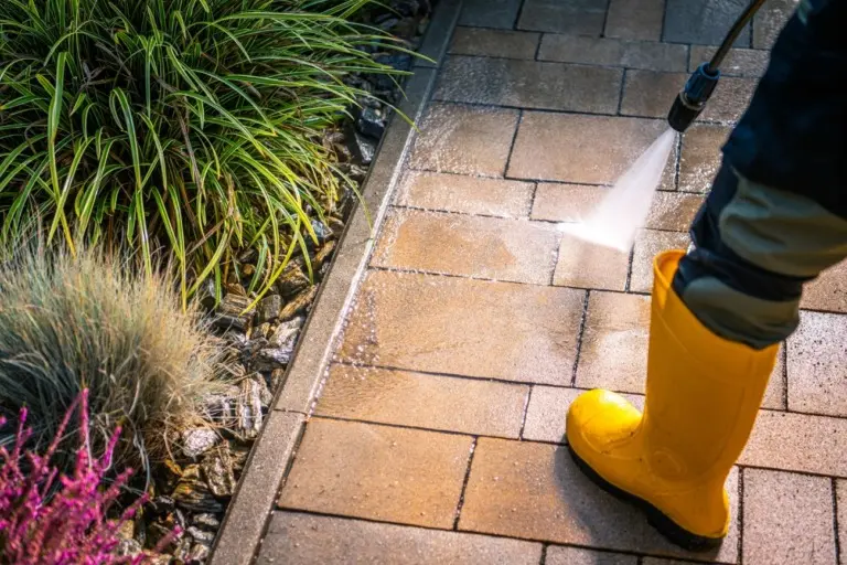 Czyszczenie elewacji i kostki brukowej - co warto o nim wiedzieć? - Kobieta Wie Lepiej.pl Czyszczenie elewacji i kostki brukowej - co warto o nim wiedzieć?
