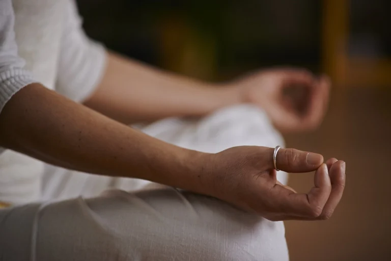 Mindfulness na co dzień – jak zacznąć praktykę uważności?