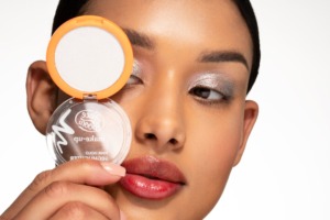 Makijaż no make-up i festiwalowy glow? Oto nowa kolekcja FaceBoom make-up, która to wszystko umożliwia!