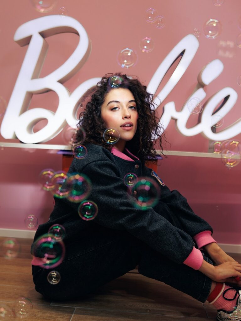 NAOKO otwiera immersyjny butik w Manufakturze i prezentuje kolekcję BARBIE × NAOKO