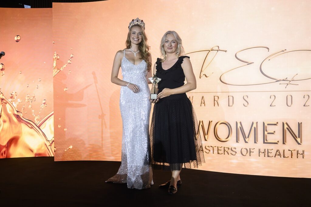 Joanna Draniak-Kicińska z nagrodą The Science of Beauty Award podczas gali ShEO Awards 2026 Women Masters of Health - Kobieta Wie Lepiej.pl Joanna Draniak-Kicińska z nagrodą The Science of Beauty Award podczas gali ShEO Awards 2026 Women Masters of Health