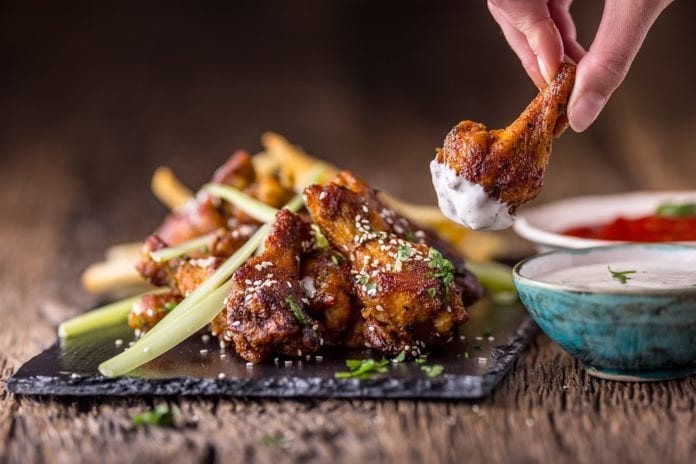Najlepsze finger foods i dipy na grilla