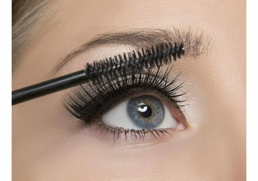 jak wykonac perfekcyjne smokey eyes krok po kroku e1545316110380