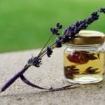 Dlaczego warto stosować olejek lawendowy? 5 najważniejszych powodów
