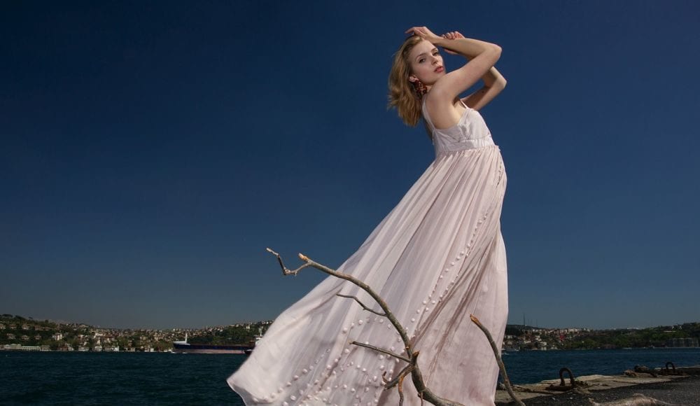 Sukienki ciążowe na wesele – czym kierować się podczas zakupu eleganckiej kreacji na ślub?